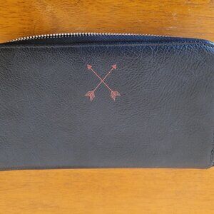 Black faux lether wallet zipper closuer credit card money license